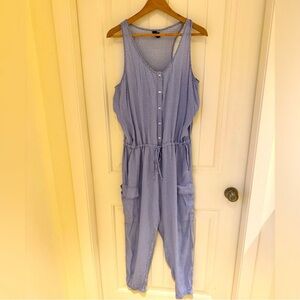 Gap sleeveless rayon jogger romper with blue and red pattern and pockets. Size L